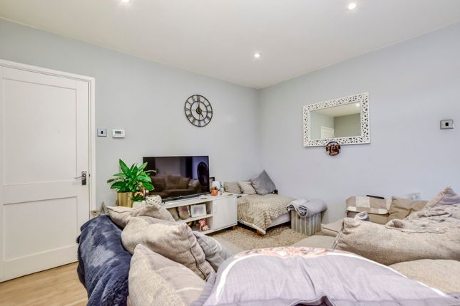 34 Mountfield Road, Hemel Hempstead photo 5