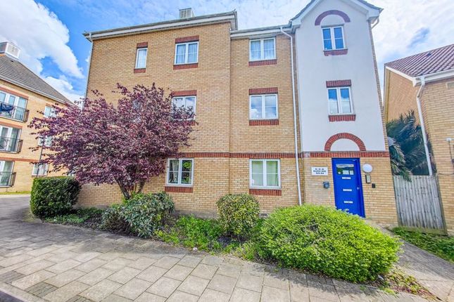 Thumbnail Flat to rent in Hill View Drive, West Thamesmead, London