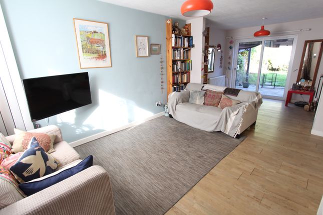 9 Meadow Close, Ottery St Mary photo 3