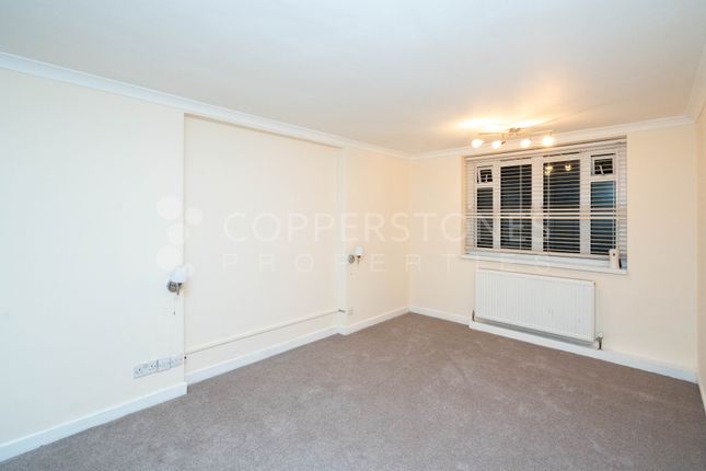 Flat to rent in Shannon Place, London
