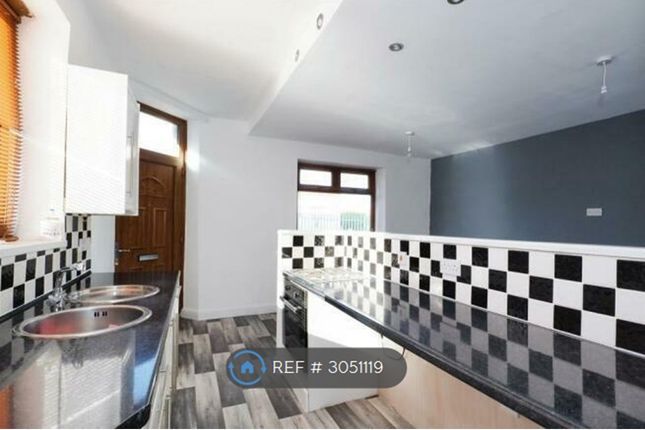 Kirkgate, Hanging Heaton, Batley photo 3