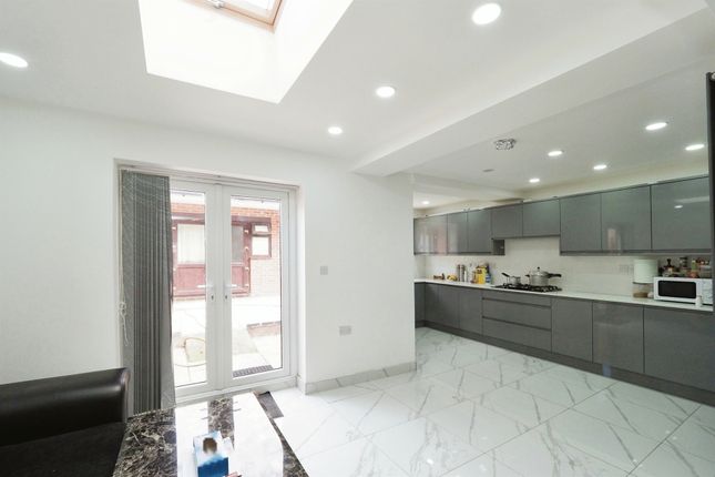 18, Marsh Close, Leicester photo 3
