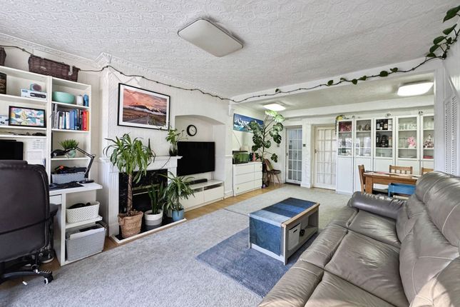 17 Deans Lane, Edgware photo 2