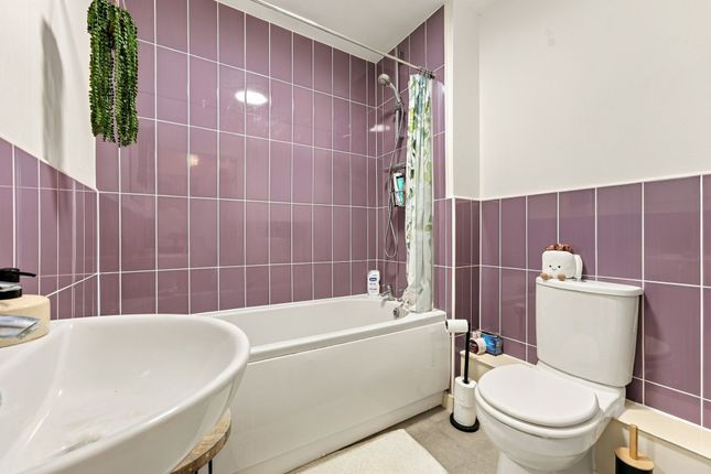 Flat 111, Crown & Anchor House Sweetman Place, Bristol photo 4
