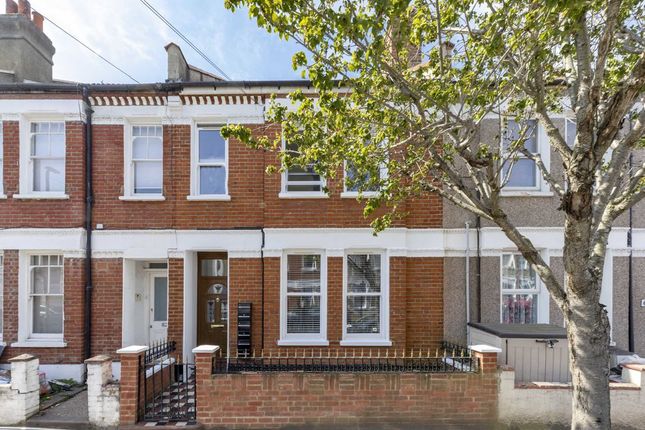 Thumbnail Flat to rent in Gilbey Road, London