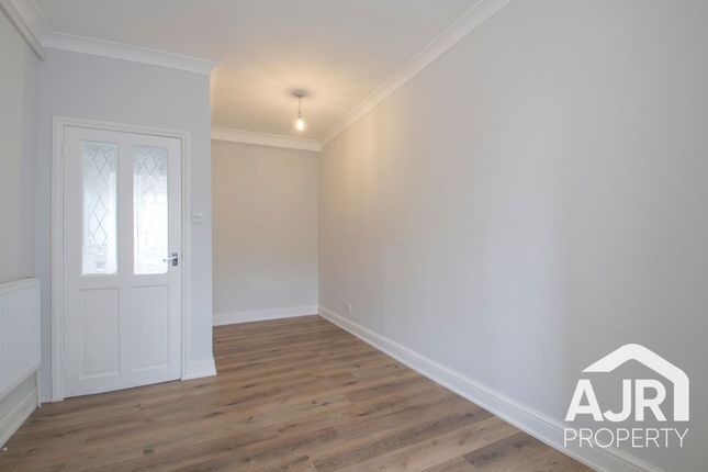 3a Lingfield Crescent, London photo 4