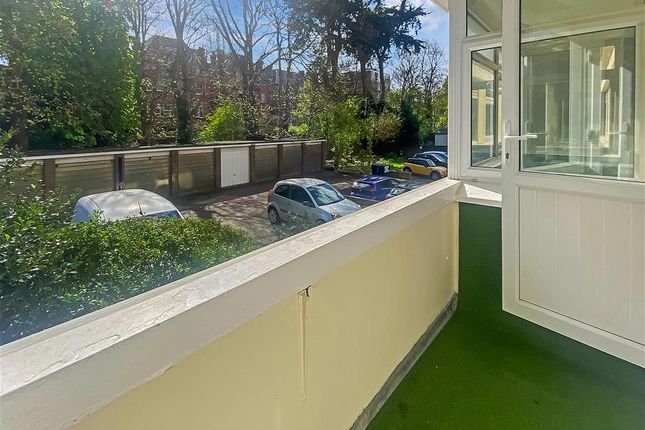 Flat for sale in Eaton Gardens, Hove, East Sussex