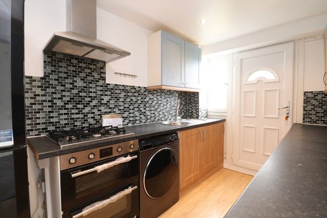 62, Ramshead Crescent, West Yorkshire photo 5