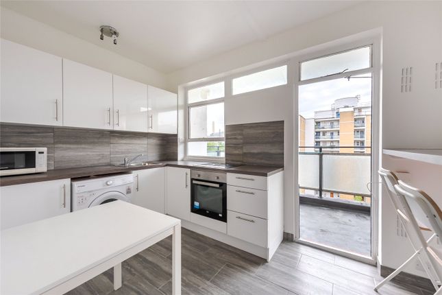 Thumbnail Flat to rent in Churchill Gardens, London, UK