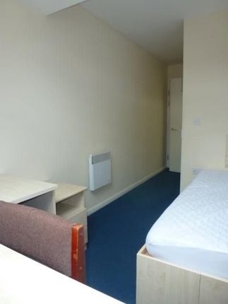 Room to rent in Room 3, Flat12, 6B Gwennyth Street, Cardiff