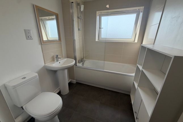 9, Peterborough photo 4