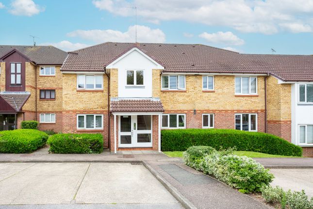 Thumbnail Flat to rent in Hunters Lane, Leavesden, Watford, Hertfordshire