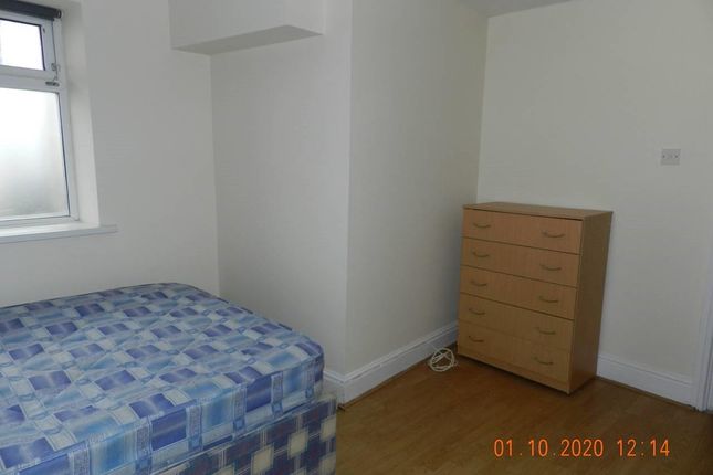 Flat to rent in Glenroy Street, Roath, ( 2 Beds ), G/F Flat
