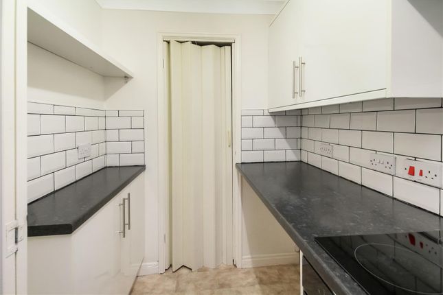 4, Cobden Court, Darlington photo 3