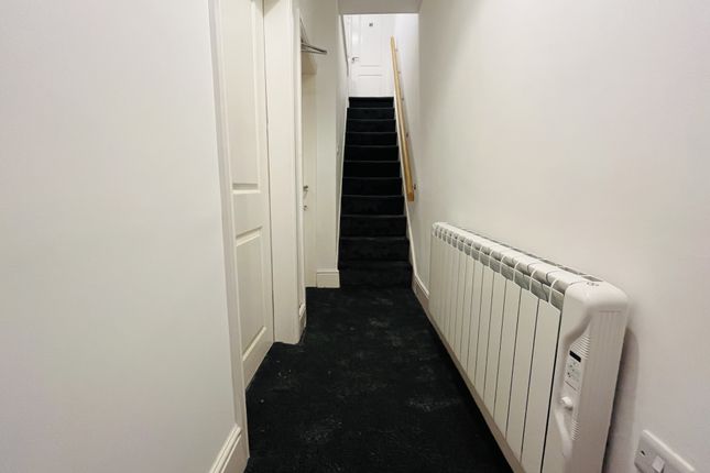 62, Bond Street, Leigh photo 3