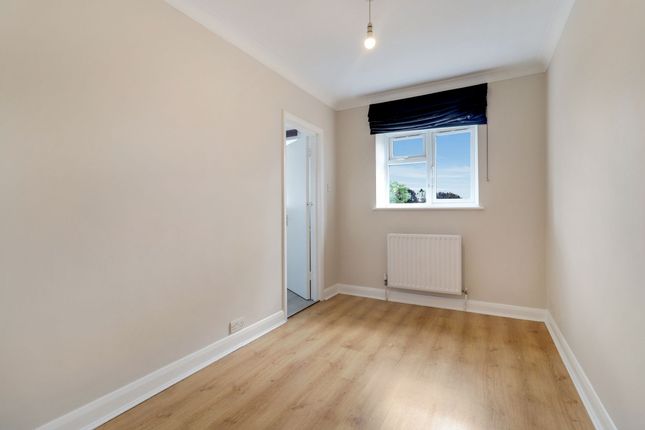 Flat 4, 274-276 Walton Road, West Molesey photo 4