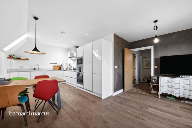 Flat 11, 1, Guardhouse Way, London photo 3