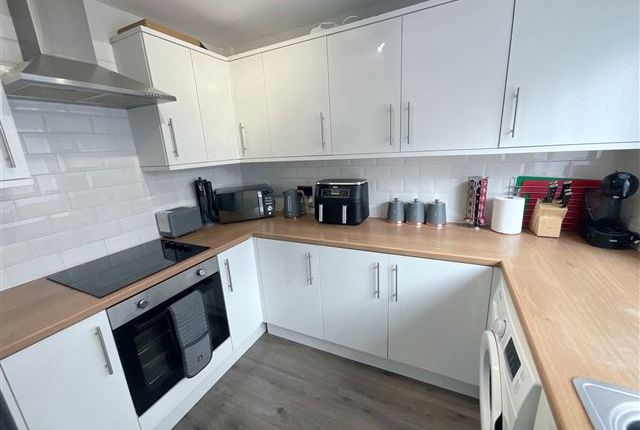 38, Strauss Crescent Maltby, Rotherham photo 4