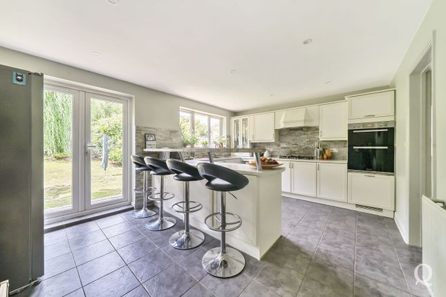 42, Lorimar Court, Kent photo 3