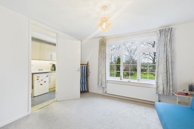 12 Englefield, Horsham photo 3