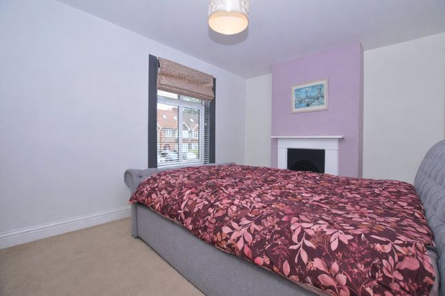72, Worplesdon Road, Guildford photo 4