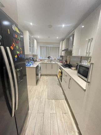 5, Sir John Court, Staines Upon Thames photo 3