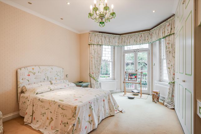 Flat for sale in Clifton Gardens, Little Venice W9.