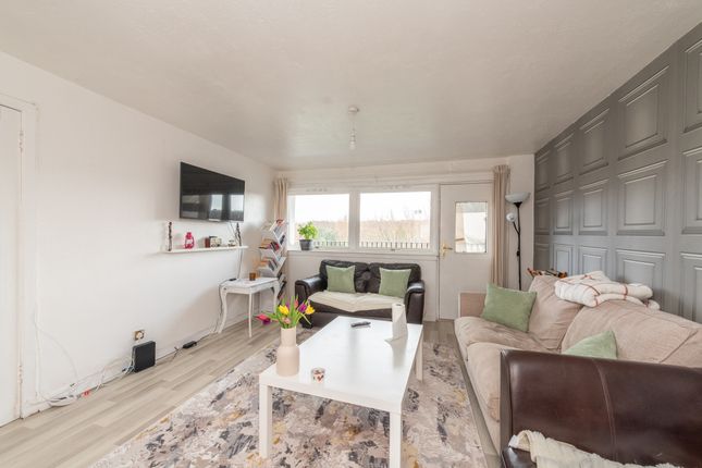 31/6, Southhouse Crescent, Edinburgh photo 4