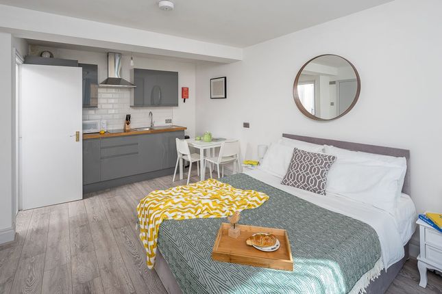 Thumbnail Flat to rent in Voss Street, London