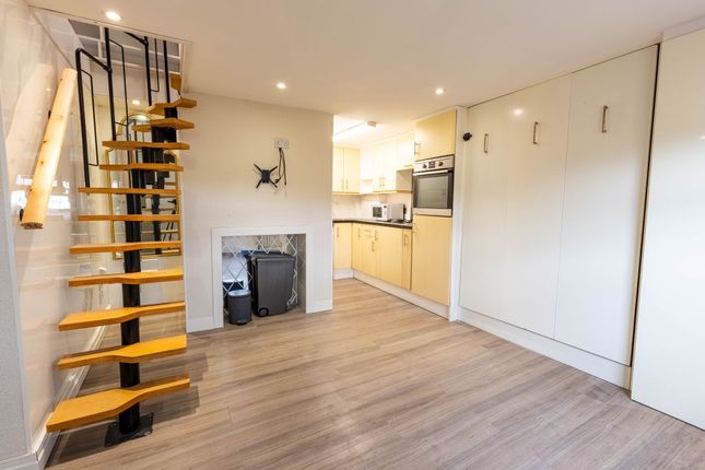 The Studio Flat, 2 Union Street, Rochester, Rochester photo 3