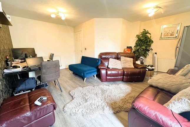 2 Lowbrook Avenue, Manchester photo 4