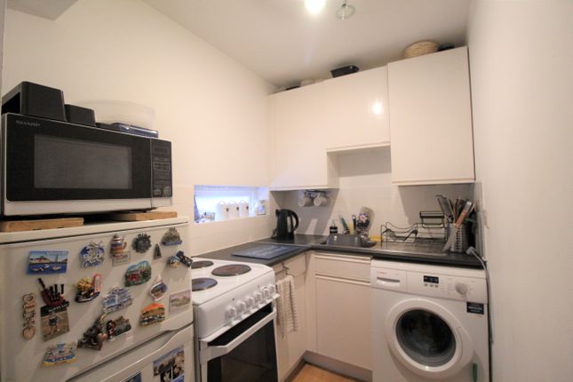 9, Bradfield Close, Guildford photo 3
