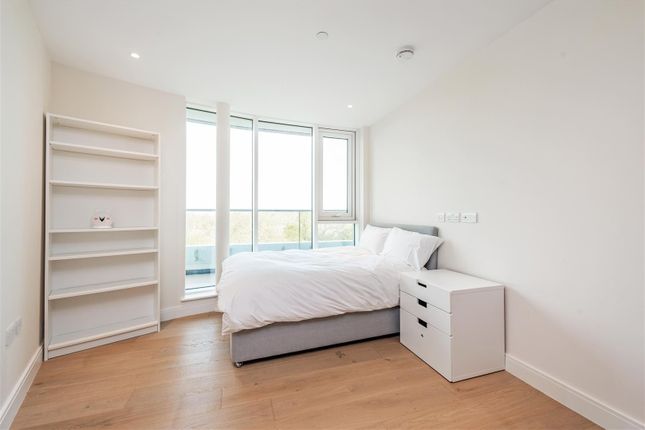 Flat for sale in Altissima House, Vista Chelsea Bridge, London