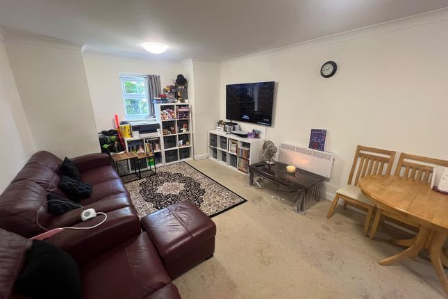 16, New Copper Moss, Altrincham photo 3