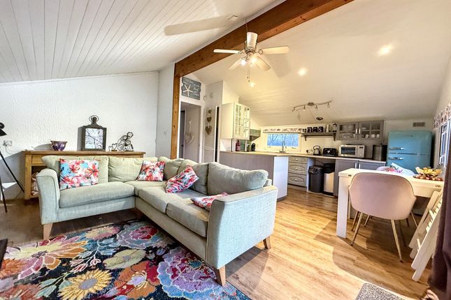 19, Heron View, Cotswold Lakes photo 4