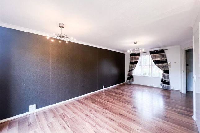 36 Hookstone Way, Woodford Green photo 3