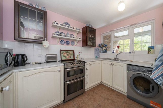 6 Academy Court, Fordbridge Road, Sunbury-On-Thames photo 3