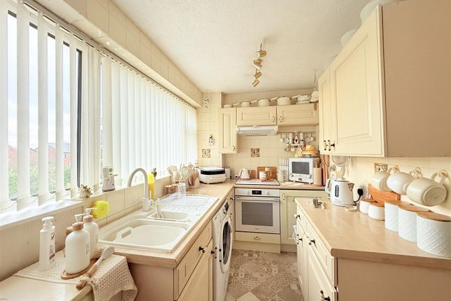 10, Green Hill Road, Hyde photo 4
