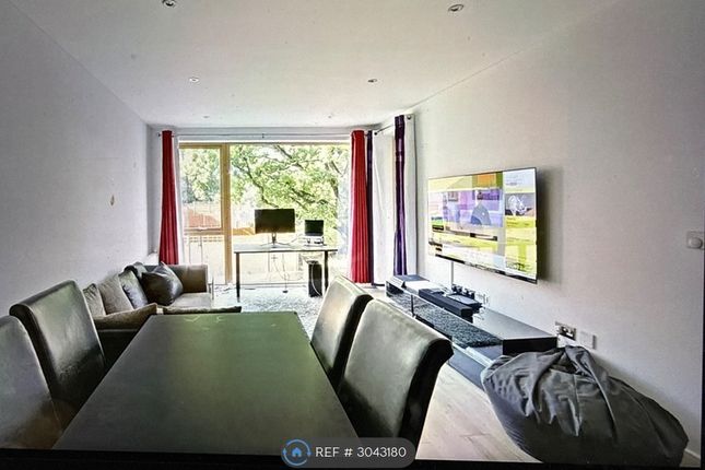 Flat, Ottoman Court Ebony Crescent, Barnet photo 5