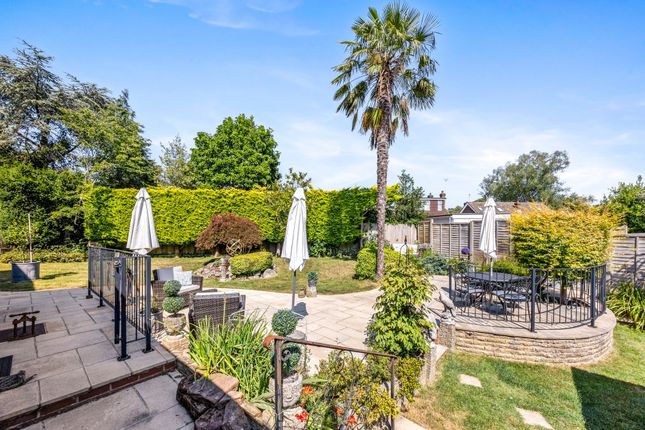 28 Thornden, Horsham photo 4
