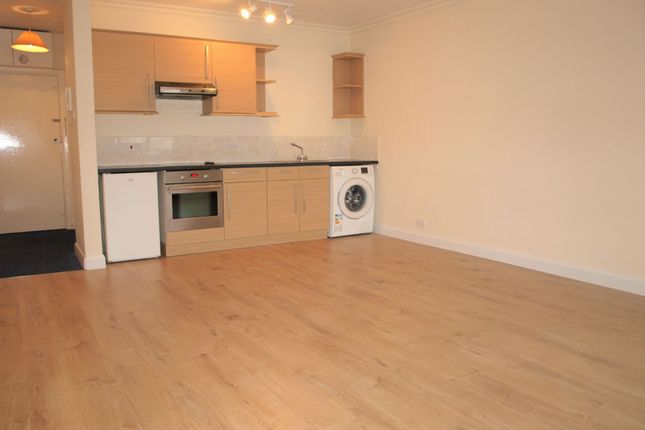 9 Gainsborough Court, Camp Road, Farnborough photo 2