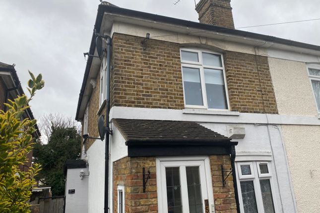Flat to rent in Hainault, Romford