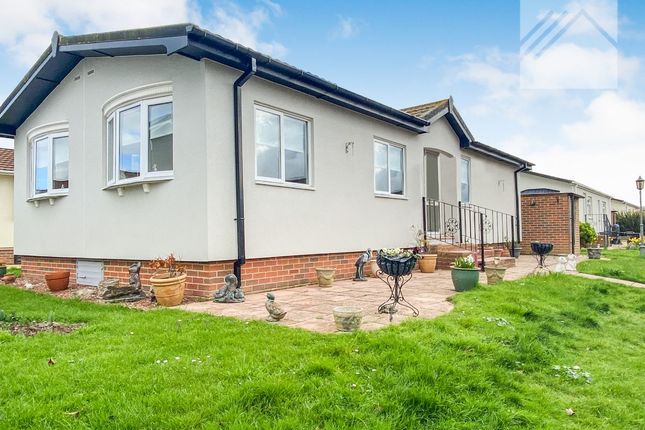 Thumbnail Mobile/park home for sale in Kings Park, Creek Road, Canvey Island