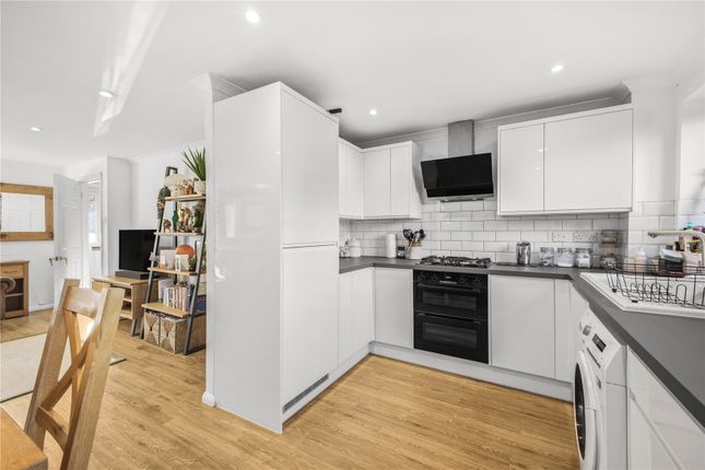 19, Viburnum Court, Surrey photo 4