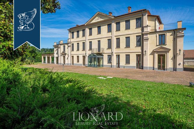 Villa for sale in Narzole, Cuneo, Piemonte