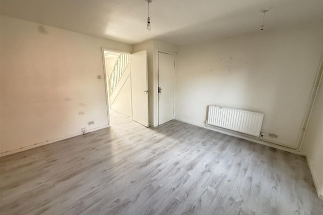 71, Anthony Close, Manchester photo 3