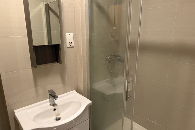 Flat 4s, Simon Court, London photo 5