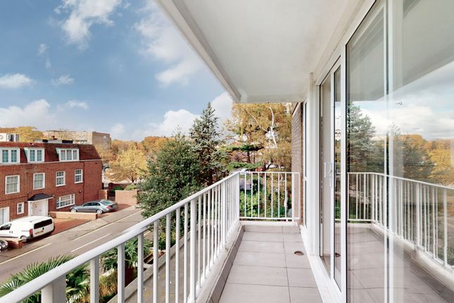 14, Buttermere Court, London photo 3