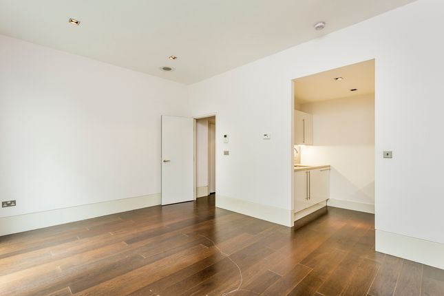 Thumbnail Studio to rent in Slingsby Place, London