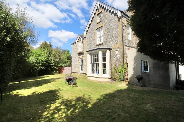 Flat 3, Woodfield House, Havant photo 2